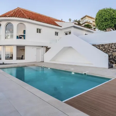 Aurea Willa Tacoronte